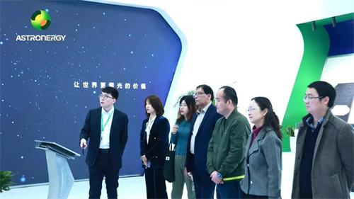 巴基斯坦駐上?？傤I(lǐng)事一行到訪(fǎng)正泰新能海寧總部